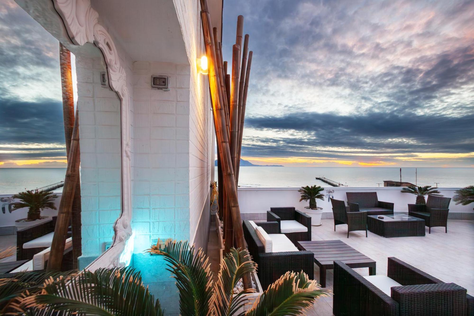 Mh Suites Rooms Apartments บาโคลี ภายนอก รูปภาพ